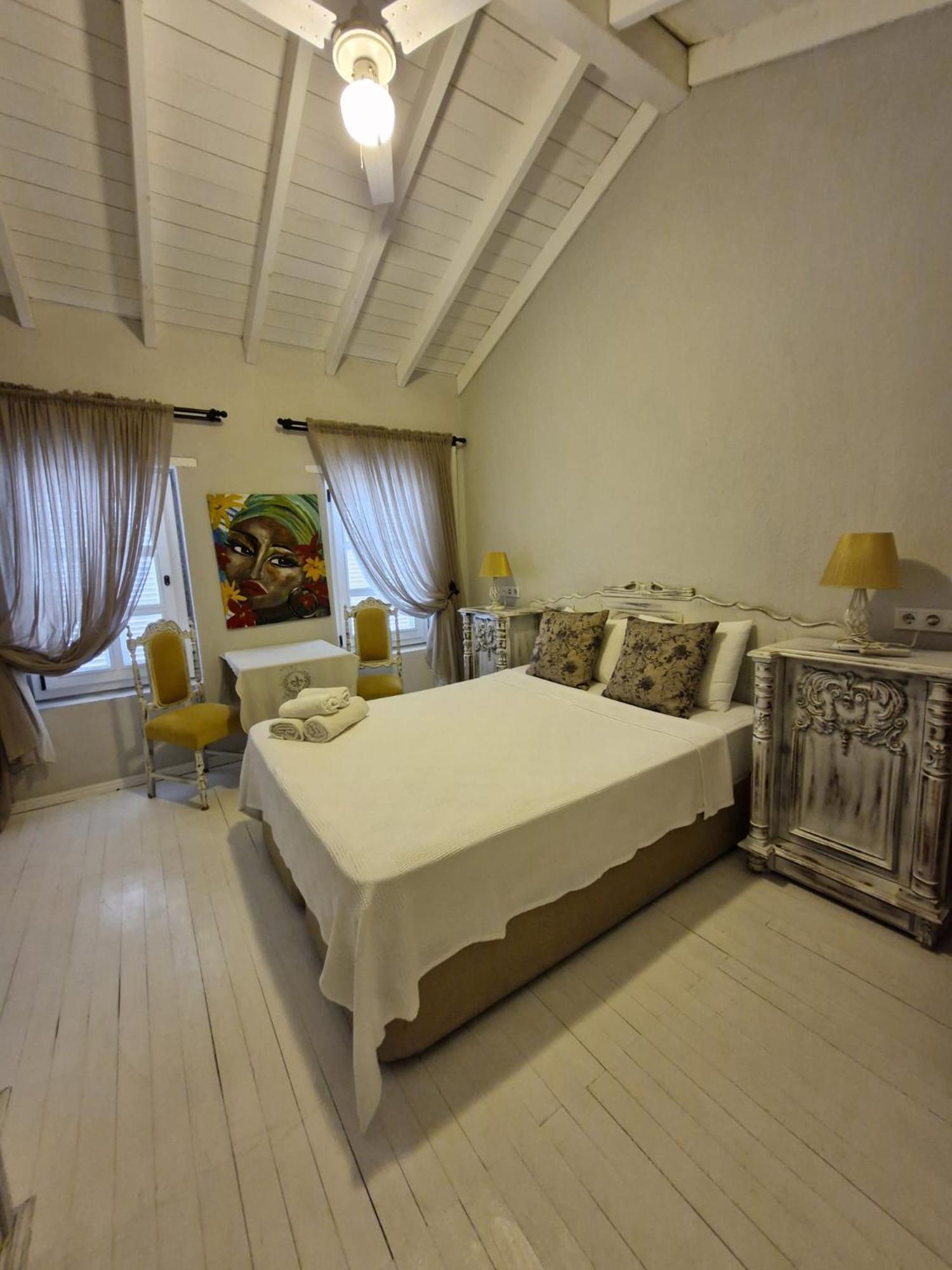 Simira Hotel Alacatı Bagian luar foto