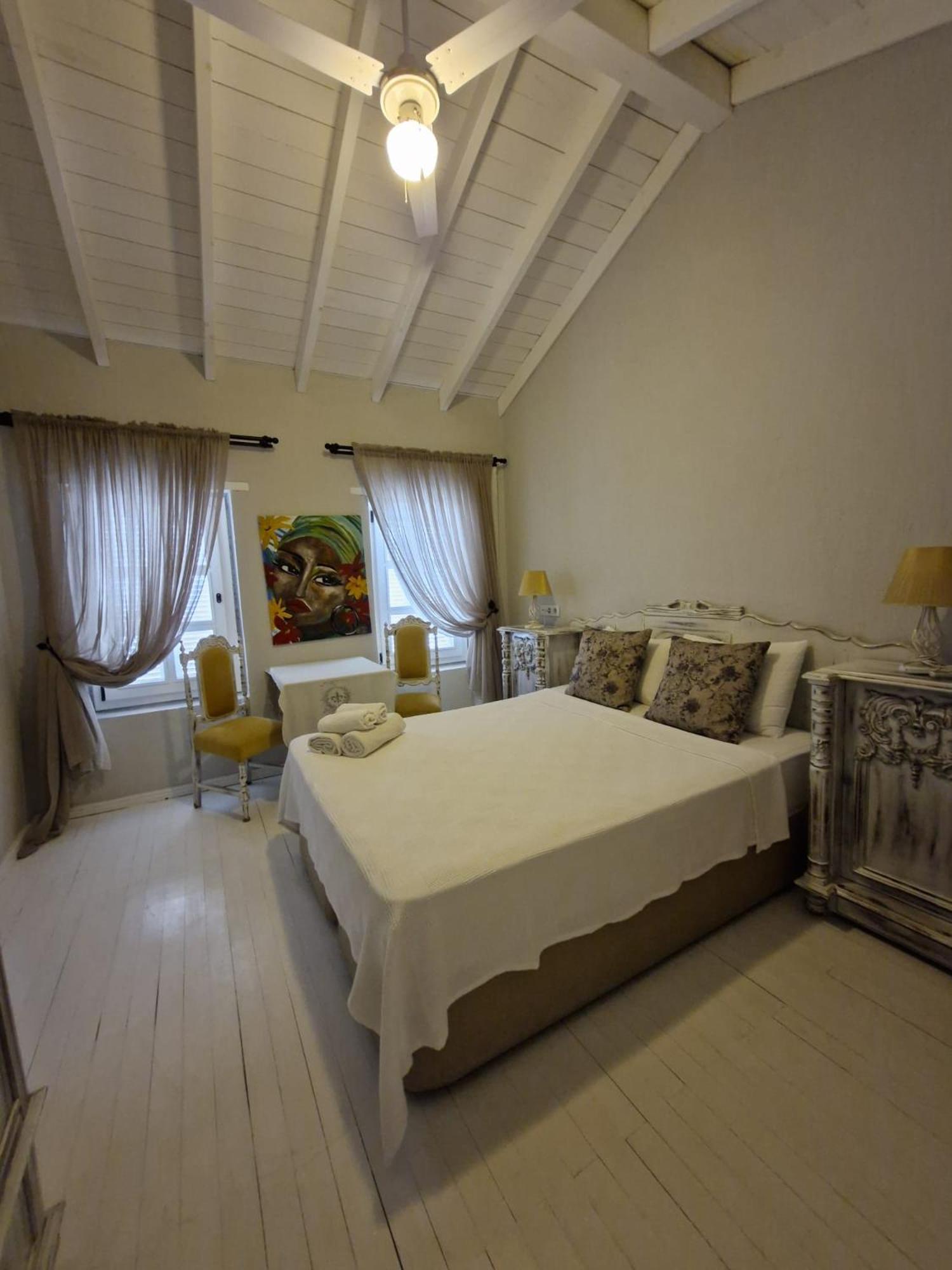 Simira Hotel Alacatı Bagian luar foto