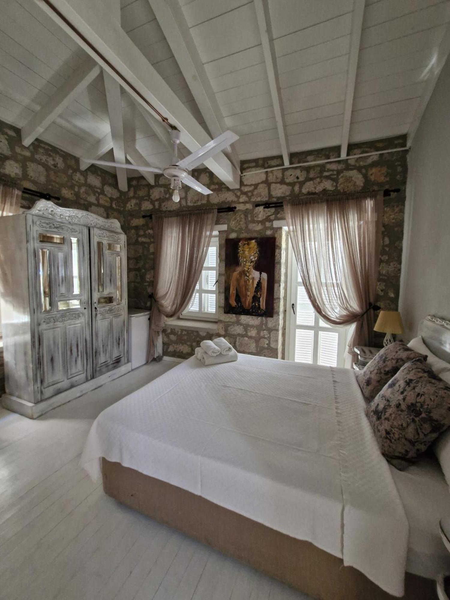 Simira Hotel Alacatı Bagian luar foto